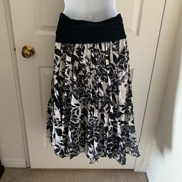 Full and flowy cotton midi skirt with leaf pattern - Picture 3 of 9
